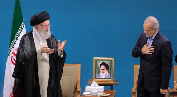 رهبر انقلاب و پزشکیان