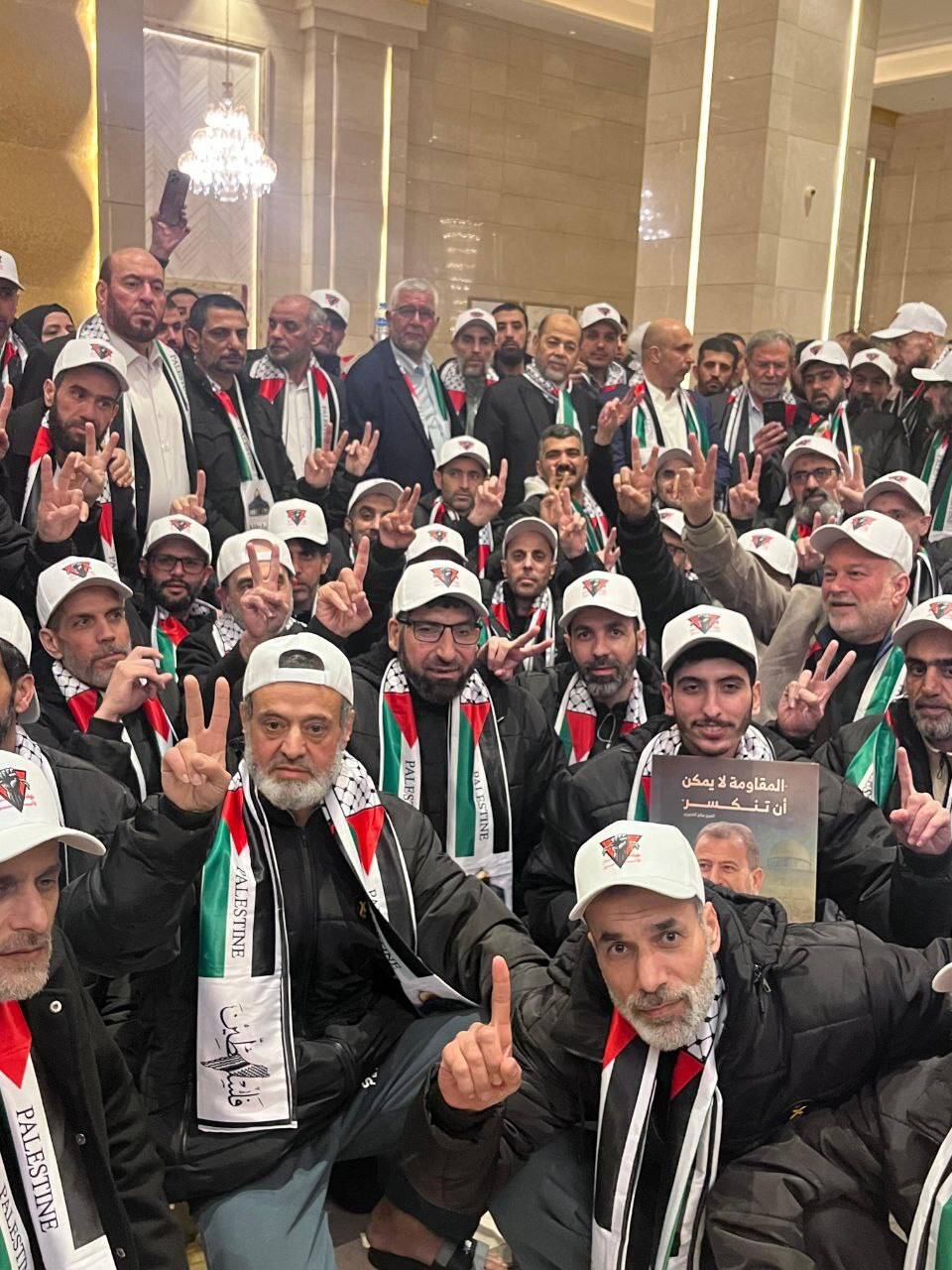 لحظات اولیه ورود اسرای فلسطینی به قاهره | ویدئو