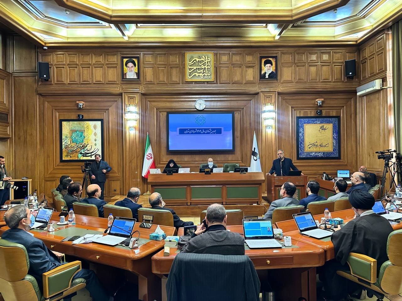 شهردار در شورا