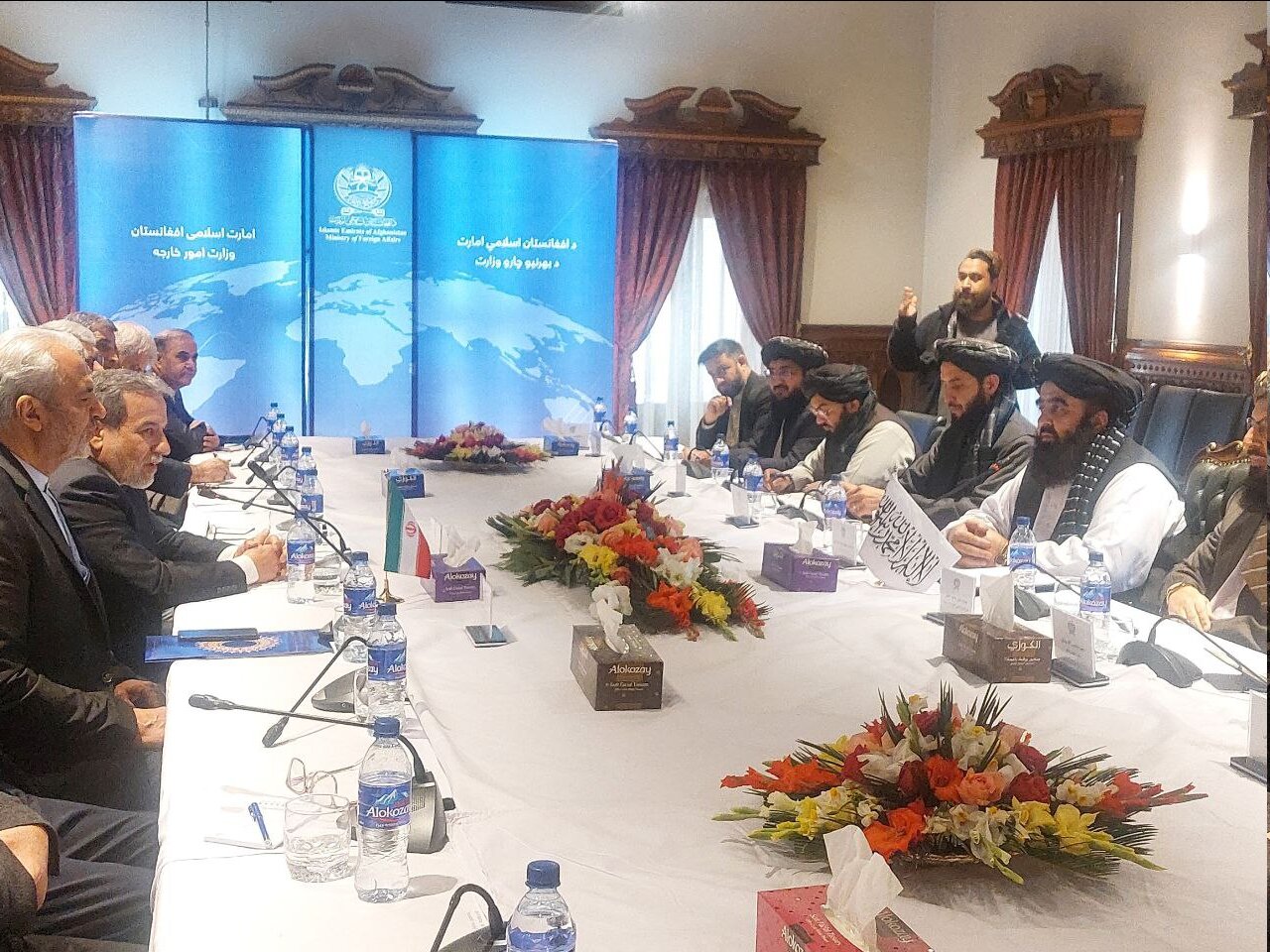 در دیدار عراقچی با امیرخان متقی چه گذشت؟ | امیدواریم این دیدار سطح روابطمان را ارتقا دهد