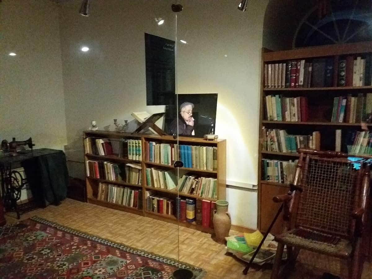 تماشای یادگاریهای فرهاد مهراد در موزه سینما