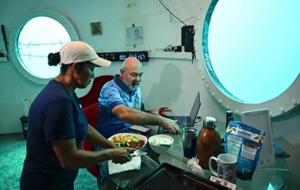 ۱۲۰ روز زیر آب؛ رکورد طولانیترین اقامت در عمق دریا | عکس