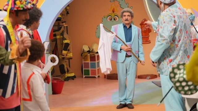 عموهای فیتیلهای با دوقلوها به تلویزیون میآیند | تصاویر