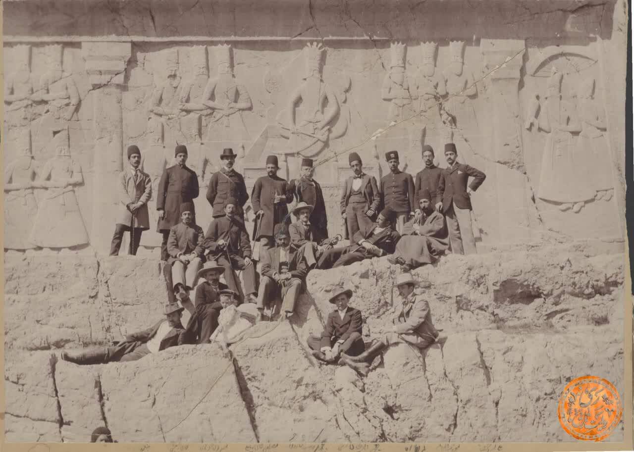 شکار شیر فتحعلی شاه و سنگنگارهای که تکهتکه شد