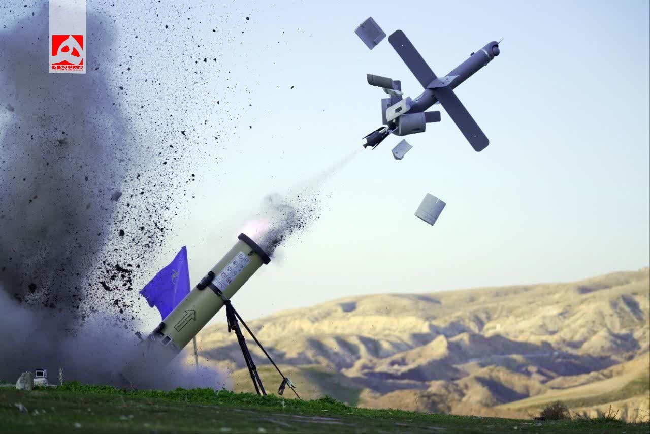 لحظه شلیک پهپاد رضوان در رزمایش جدید امنیتی سپاه پاسداران | تصاویر