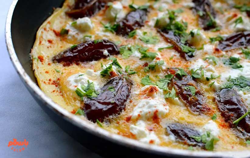 این صبحانه مخصوص فصل سرماست | املت خرما، صبحانه مقوی زمستانی صبحانه