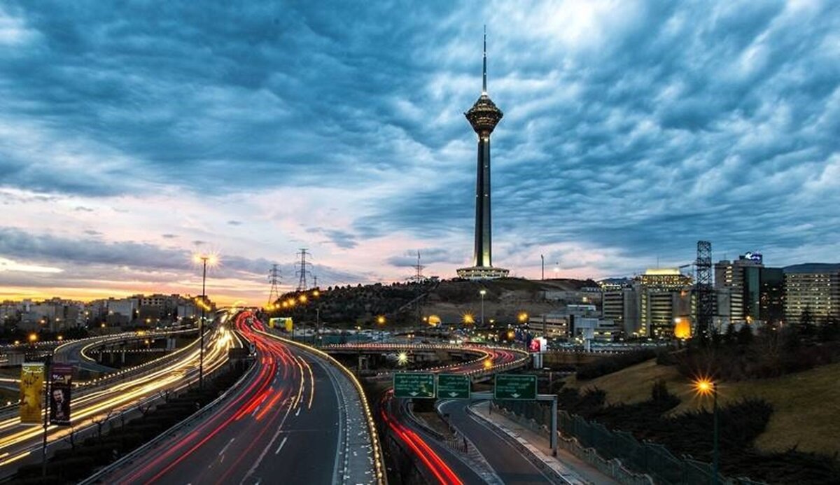 گشت و گذار در بلندترین برج تهران و دومین نماد مشهور شهر