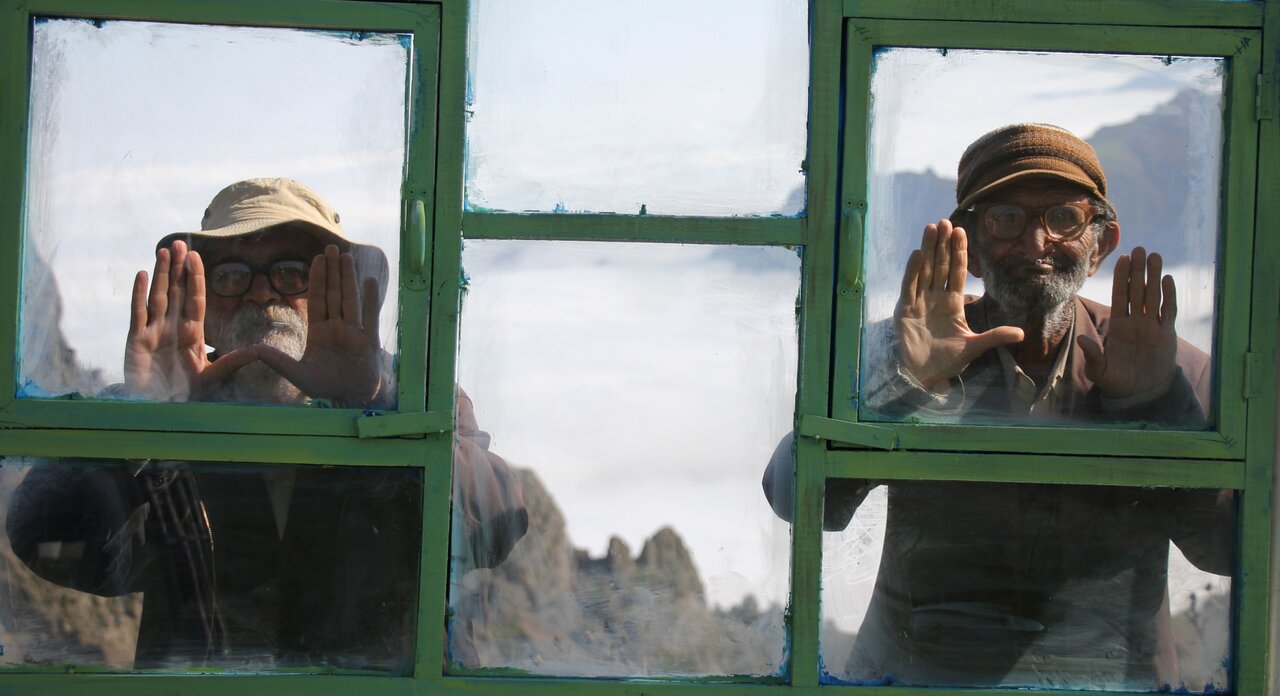 این فیلم با زبان ترکی موضوعی تلخ را به شیرینی روایت میکند