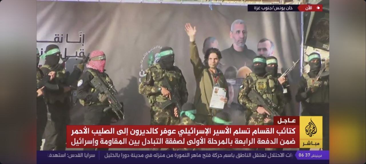 اولین اسیر اسرائیلی در خان یونس که تحویل صلیب سرخ داده شد | عکس