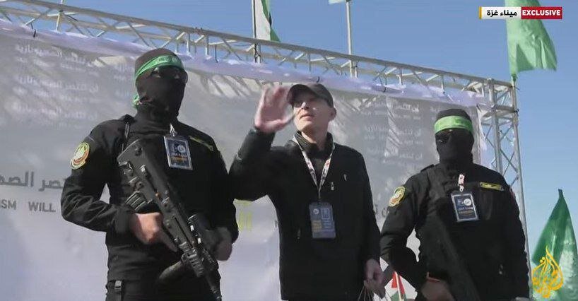 لحظه تحویل «کیث سیگال» اسیر آمریکایی اسرائیلی به نیروهای صلیب سرخ | تصاویر