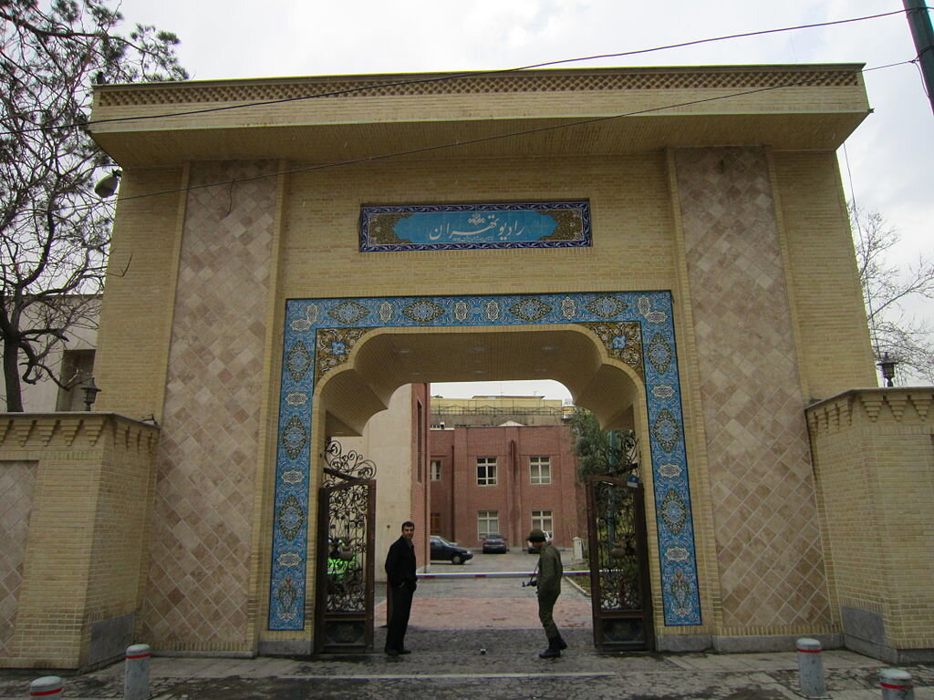 رد پای انقلاب در خیابان های تهران