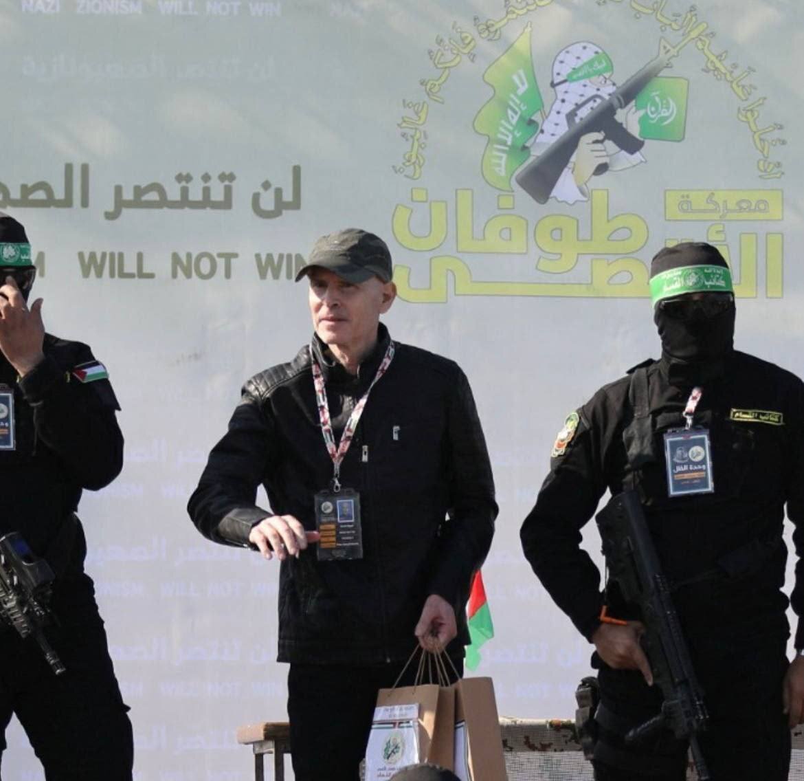 هدیه شاخه نظامی حماس برای اسیر آمریکایی-اسرائیلی و همسرش | عکس