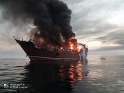 ببینید| عملیات نجات لنج باری که دچار حریق شده بود