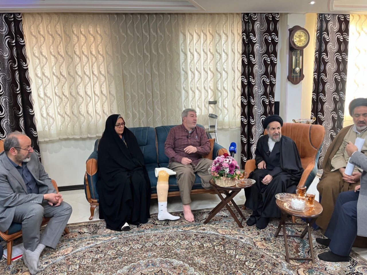 نمایندگان رهبر انقلاب در منزل جانبازان | تصاویر