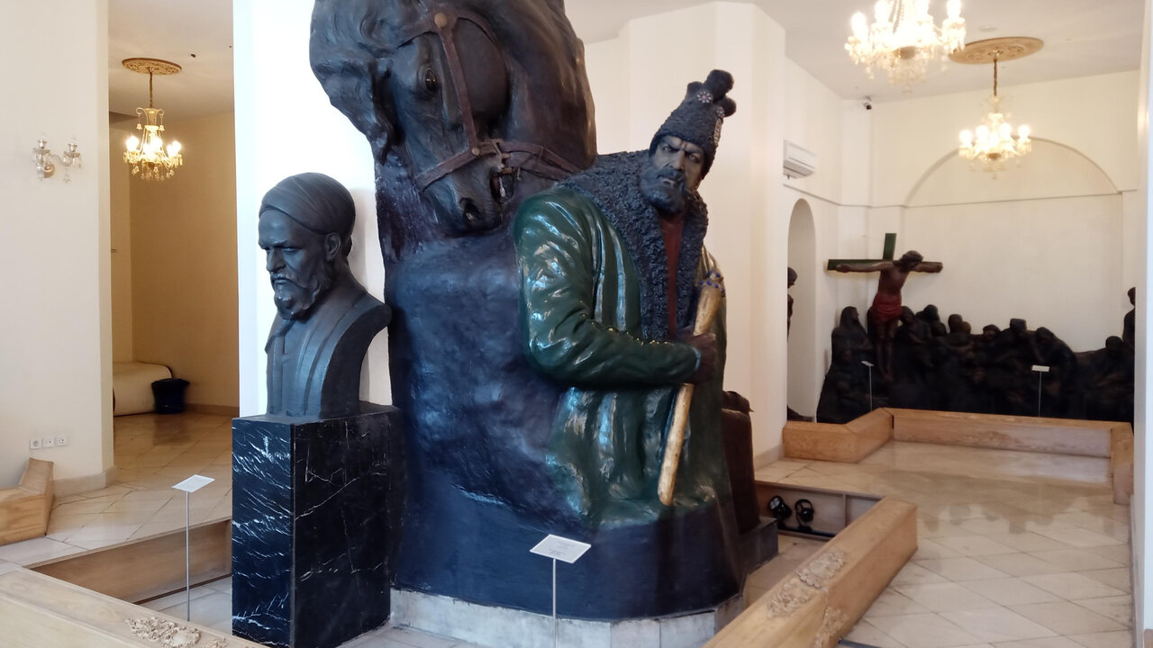 گشت و گذار میان تندیسهای سنگی تا تابلوهای رنگارنگ