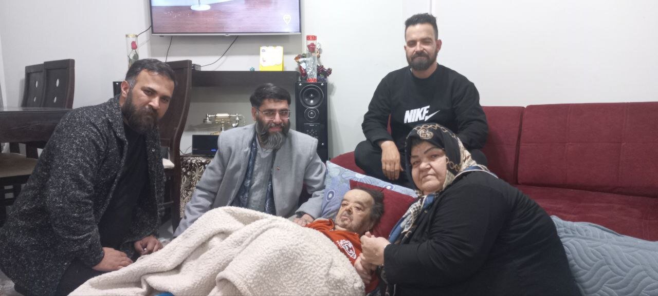 تصویری دردناک از بازیگر محبوب و چهره نوستالژیک ایرانیها در بستر بیماری