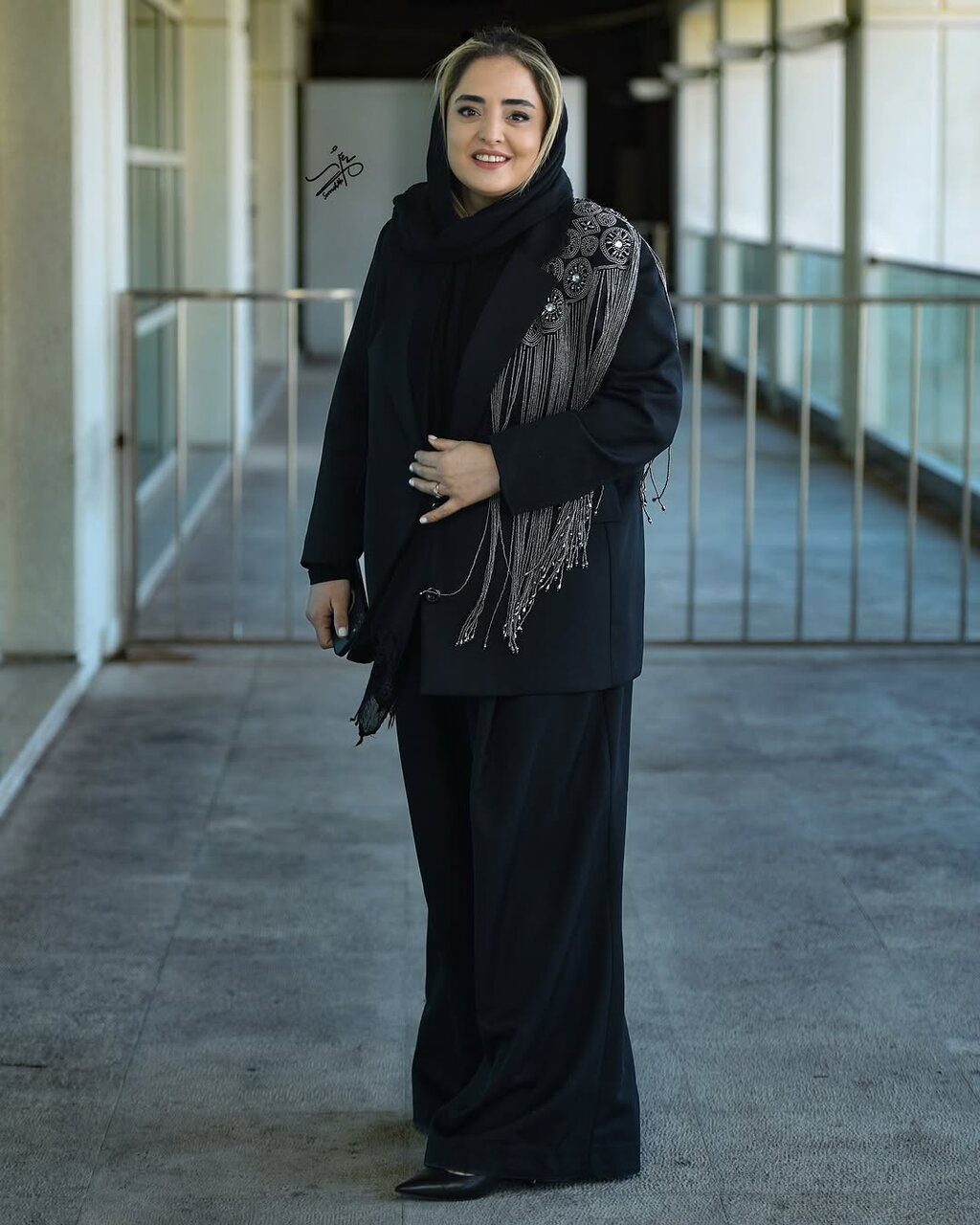 خانم بازیگر در کنار خواهر و مادرش در جشنواره فیلم فجر | ببینید