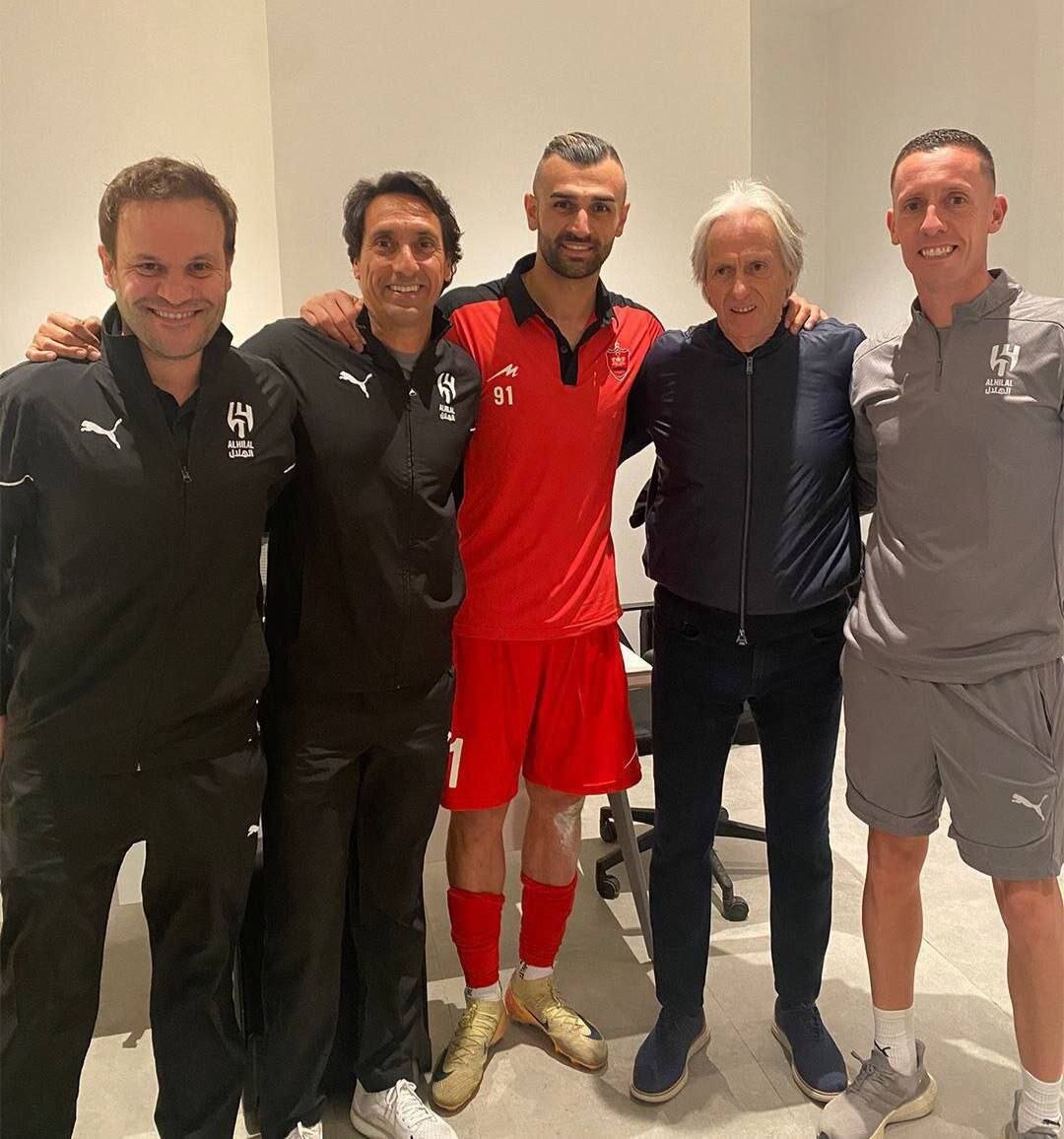 عکس یادگاری مهاجم پرسپولیس در رختکن الهلال!