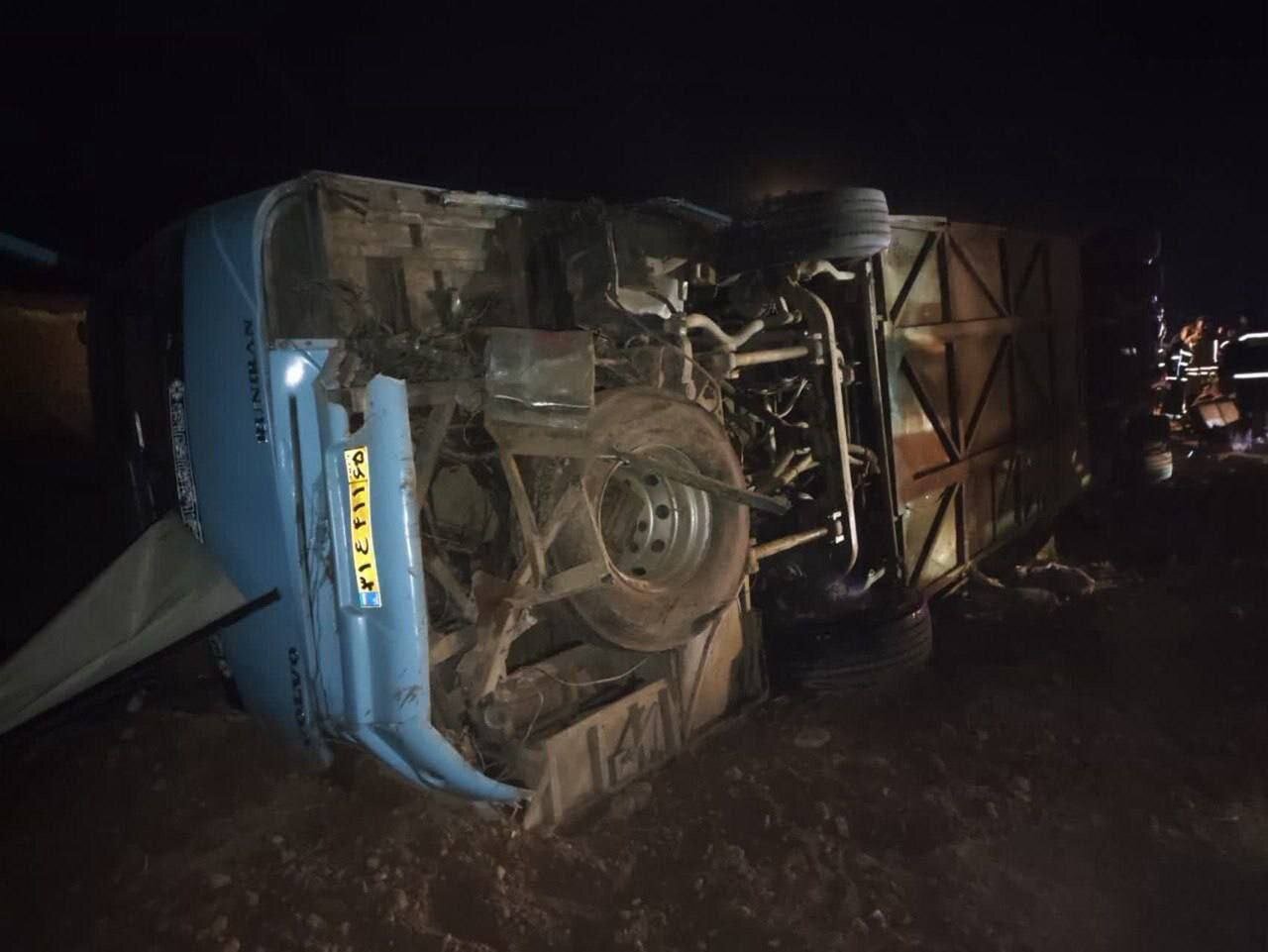 تصاویری از محل حادثه واژگونی اتوبوس حامل دانش آموزان در کرمان