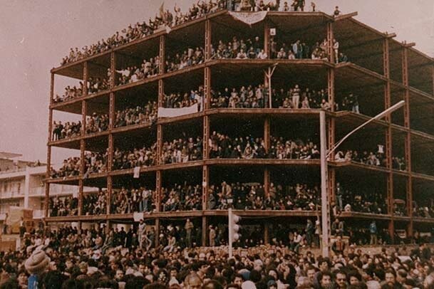 همان مردم | دیدار از ساختمان ١١٠ آزادی که جزئی از وقایع بهمن ۵٧ است