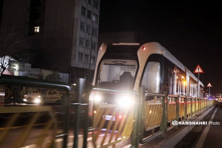 تست گرم تراموای چرخ لاستیکی در تهران