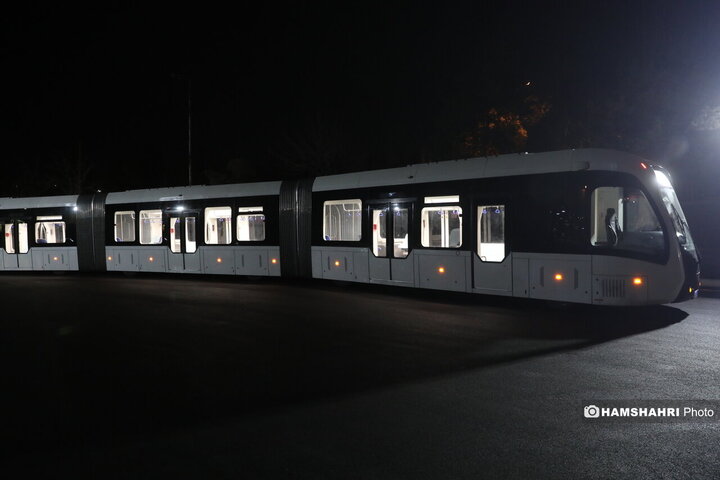 تست گرم تراموای چرخ لاستیکی در تهران