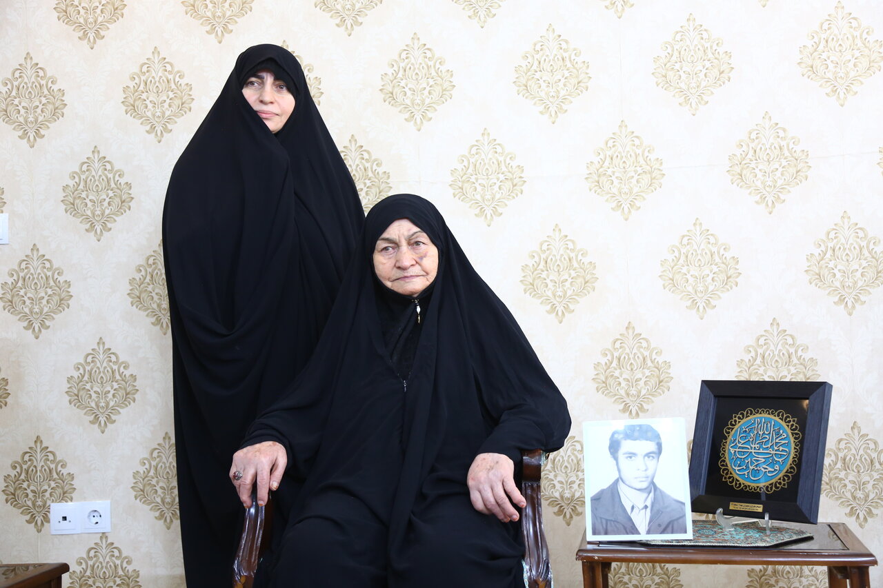 از توزیع اعلامیه در مدرسه تا پرتاپ کوکتل مولوتف در ۱۷ شهریور