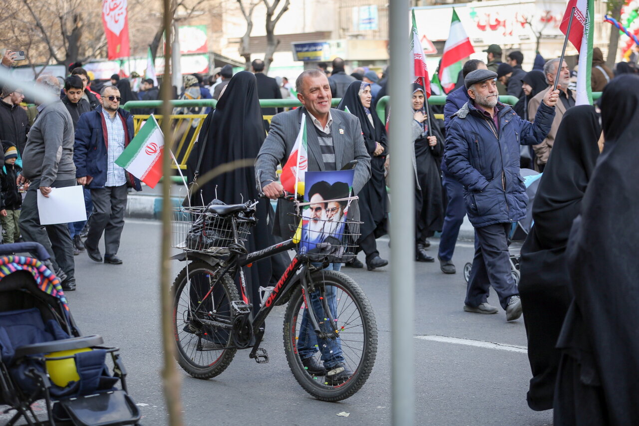 ‌آن روز بهار آمد | تصاویری از جشن انقلاب در تهران