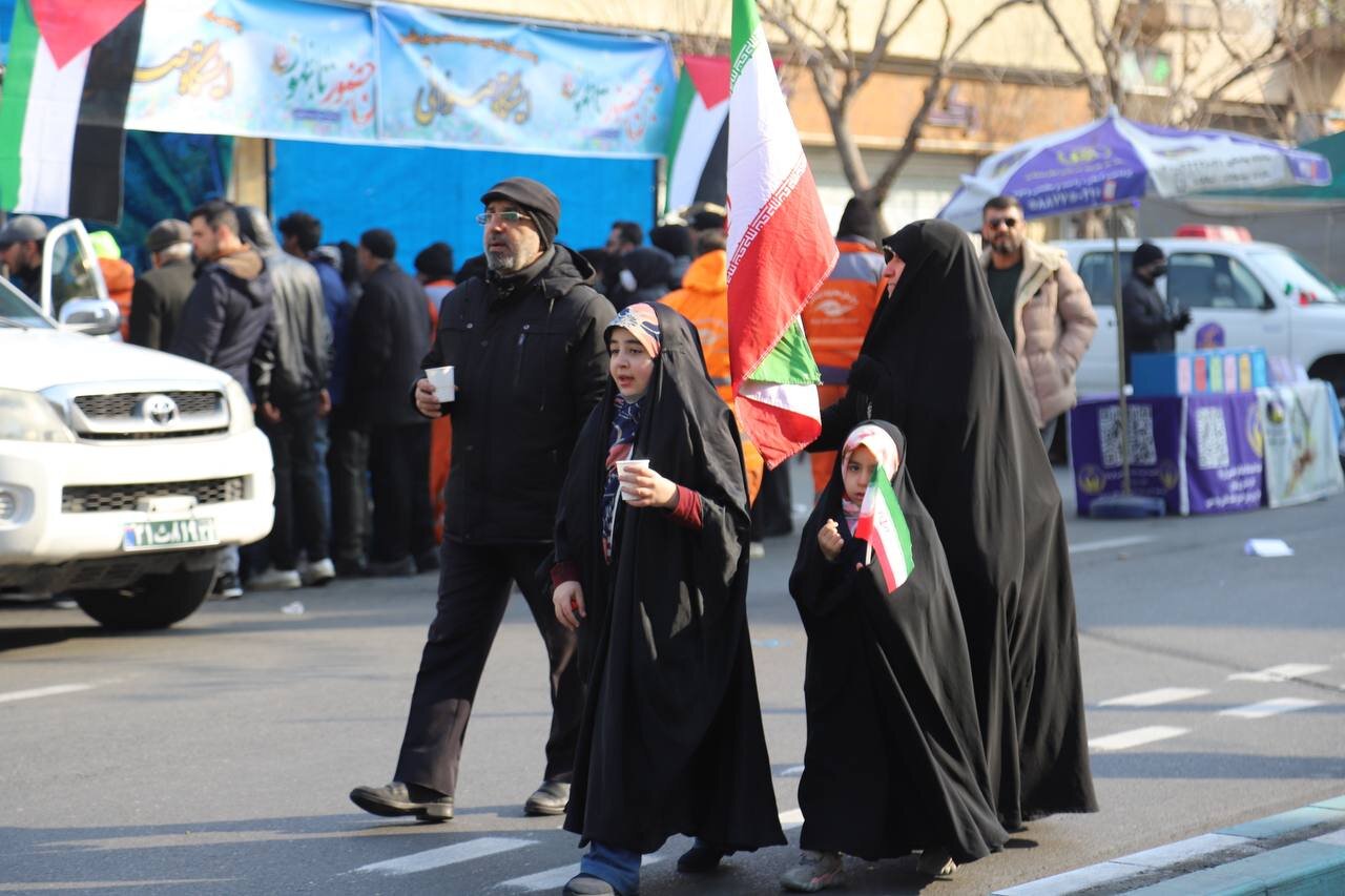 ‌آن روز بهار آمد | تصاویری از جشن انقلاب در تهران