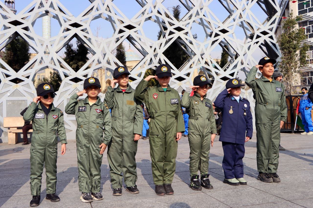 آن روز بهار آمد | تصاویری از جشن انقلاب در تهران