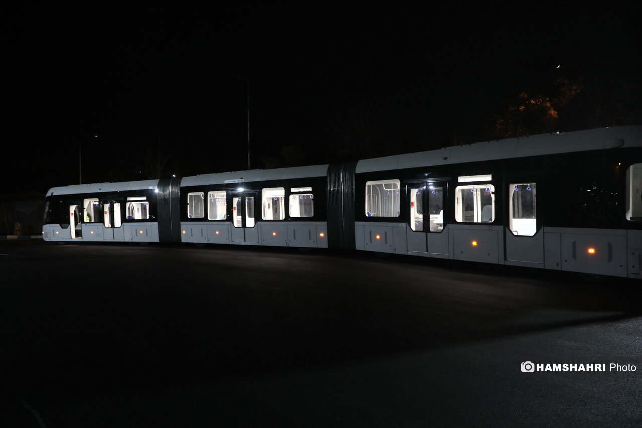 تست گرم تراموای چرخ لاستیکی در تهران