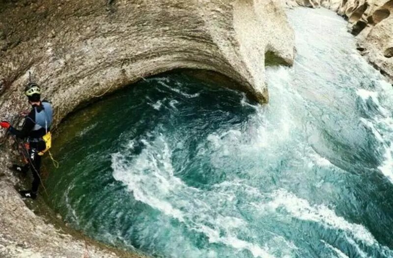 دره چال کندی دزفول؛ طبیعتی باورنکردنی از تلاقی صخرهها با رودخانه «دز»