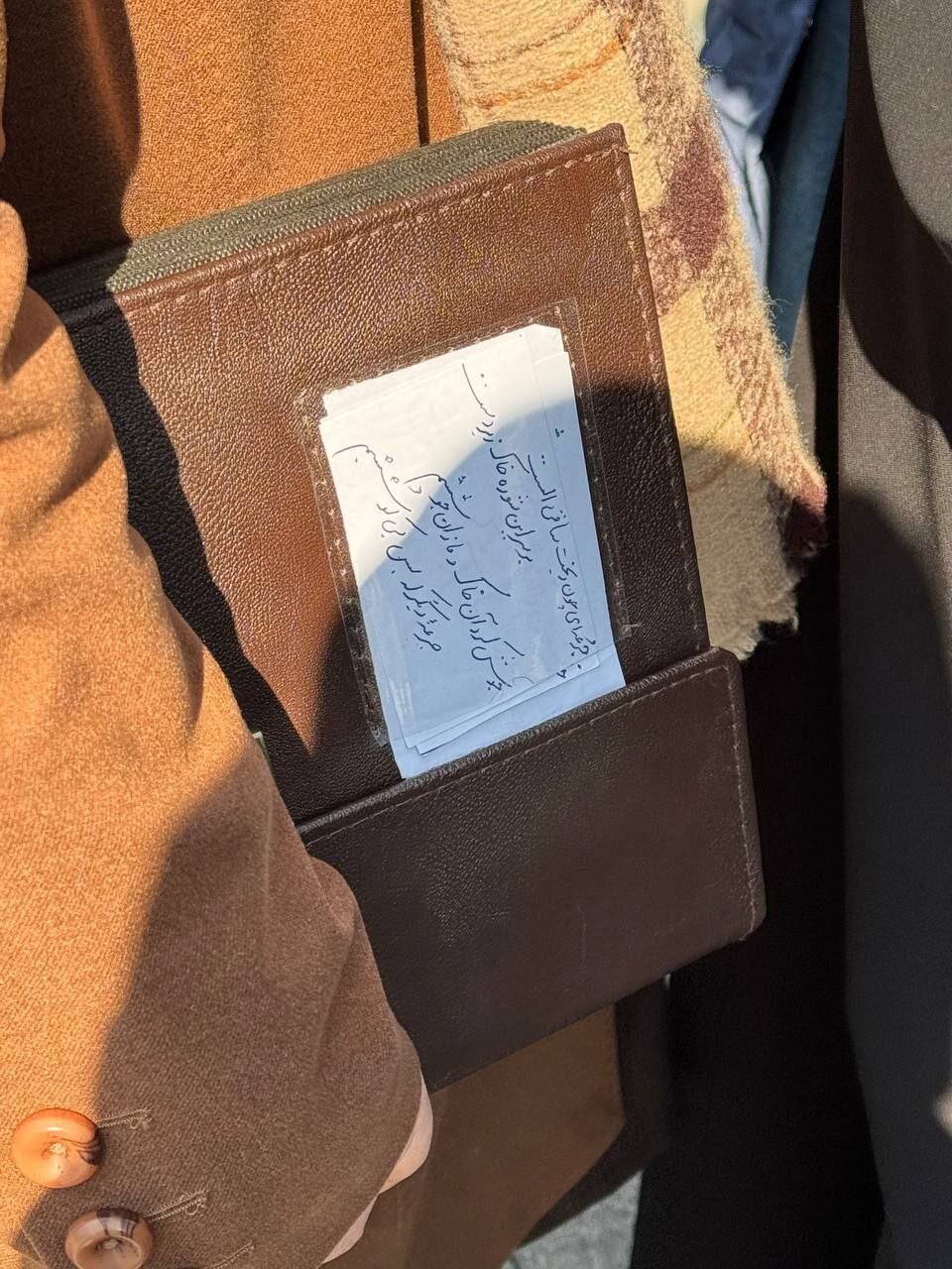 نوشته روی کارتابل سخنگوی دولت، در جلسه امروز هیات دولت | عکس