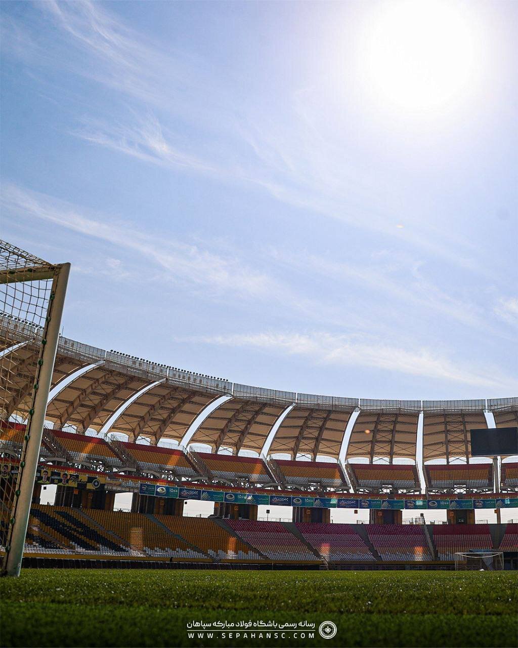 ورزشگاه زیبای نقش جهان ساعاتی قبل از شروع دیدار سپاهان و پرسپولیس | تصاویر