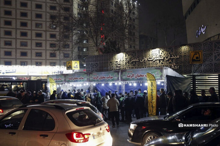 اجرای نورافشانی و برپایی موکب پذیرایی مردمی در میدان ولیعصر (عج) تهران