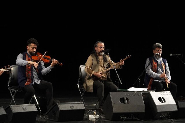 اقدام عجیب «پرواز همای»؛ برای اجرا رفت بالای سن و پایین نمیآمد | قوانین جشنواره موسیقی زیر پا گذاشته شد