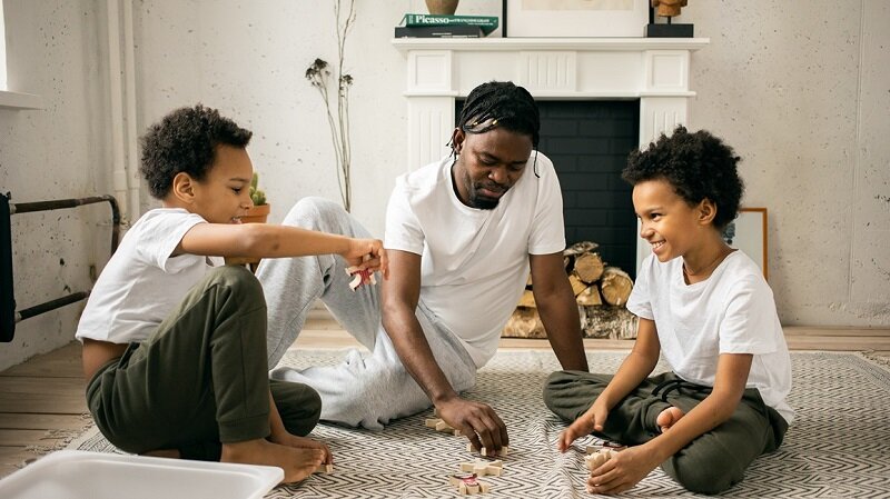 مراقب رفتارهای خود باشید؛ کودکان از شما می‌آموزند | رفتارهایی که الگوی فرزندان می‌شوند