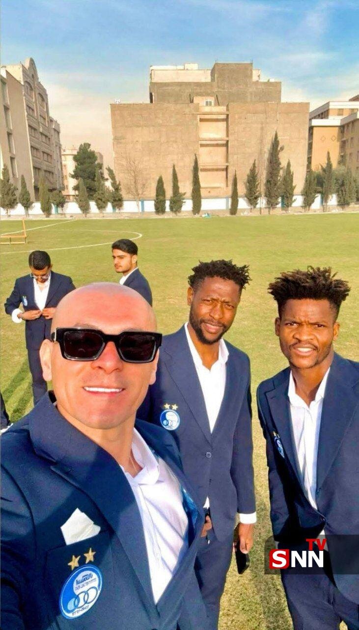 استقلالیها با تیپ رسمی آماده سفر به قطر | تصویری جالب از خارجیهای استقلال