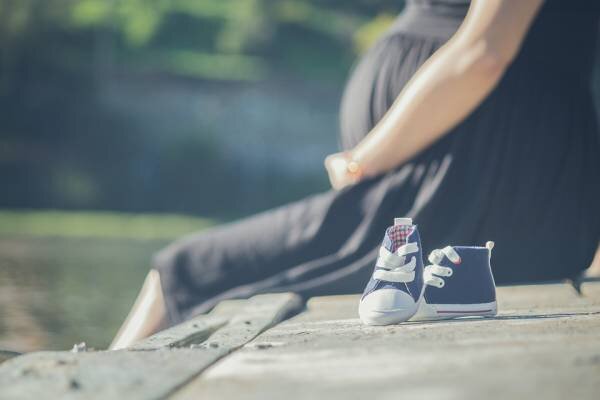 چرا در بارداری نباید آرایش کرد؟ ؛ عوارض آرایش در دوران بارداری