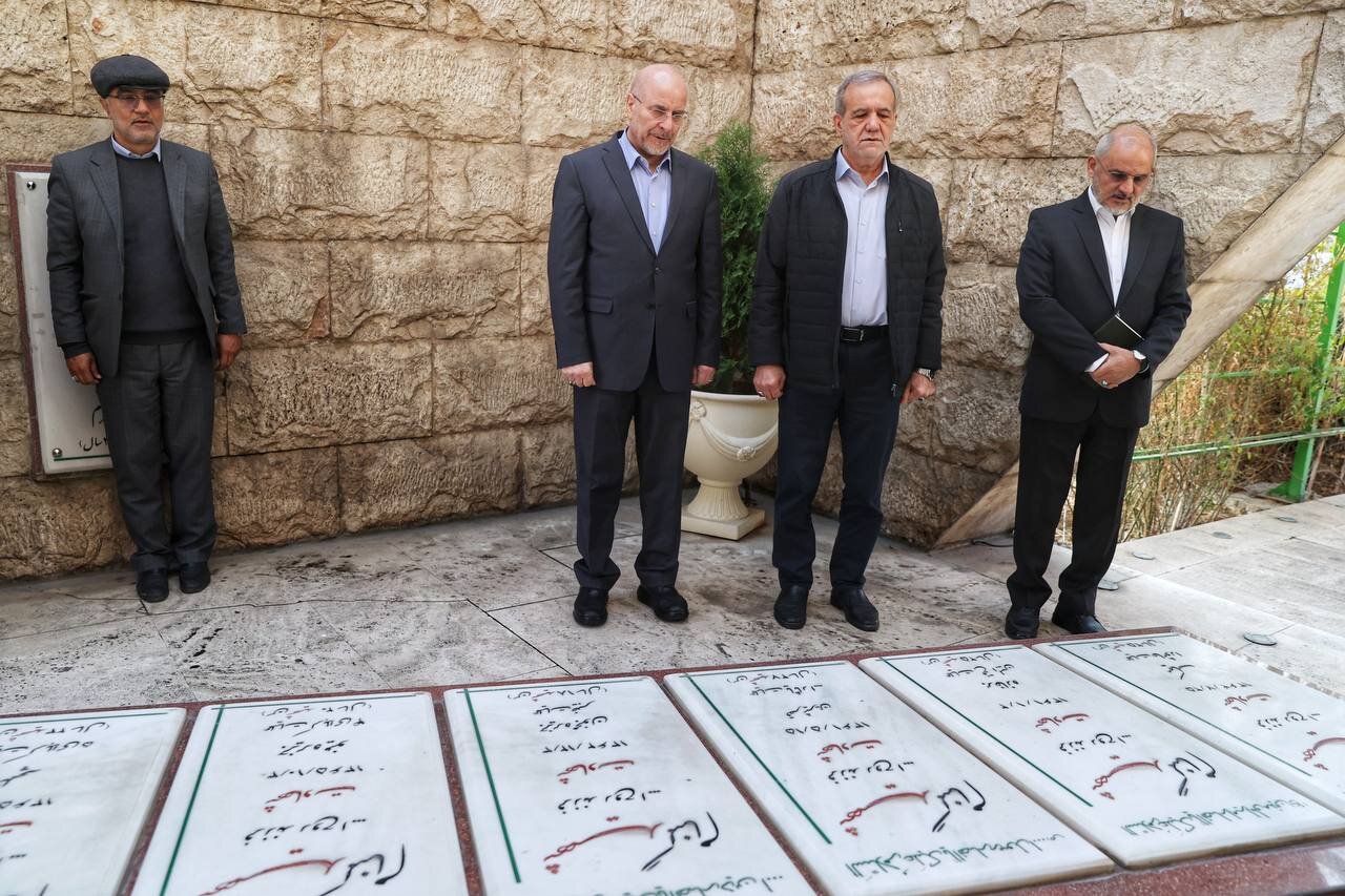 جلسه غیرعلنی مجلس با حضور رئیسجمهور؛ قالیباف به استقبال پزشکیان رفت | تصاویر