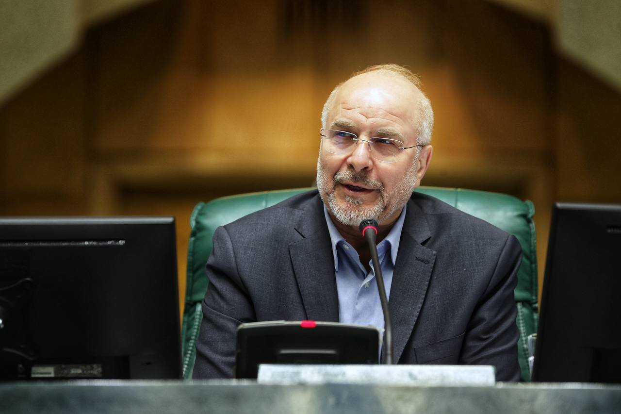 جلسه غیرعلنی مجلس با حضور رئیسجمهور؛ قالیباف به استقبال پزشکیان رفت | تصاویر