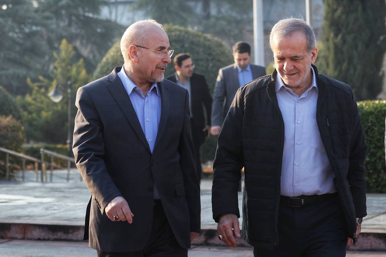 جلسه غیرعلنی مجلس با حضور رئیسجمهور؛ قالیباف به استقبال پزشکیان رفت | تصاویر