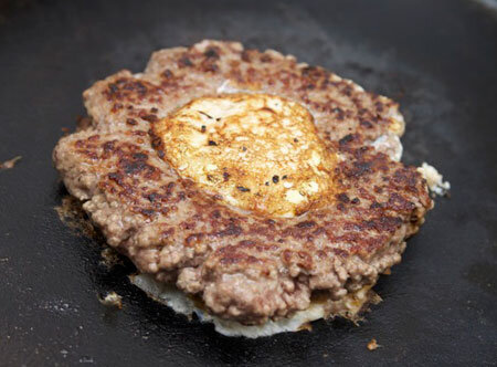 چطور برگر مغزدار خانگی درست کنیم؟ + فوت و فنها