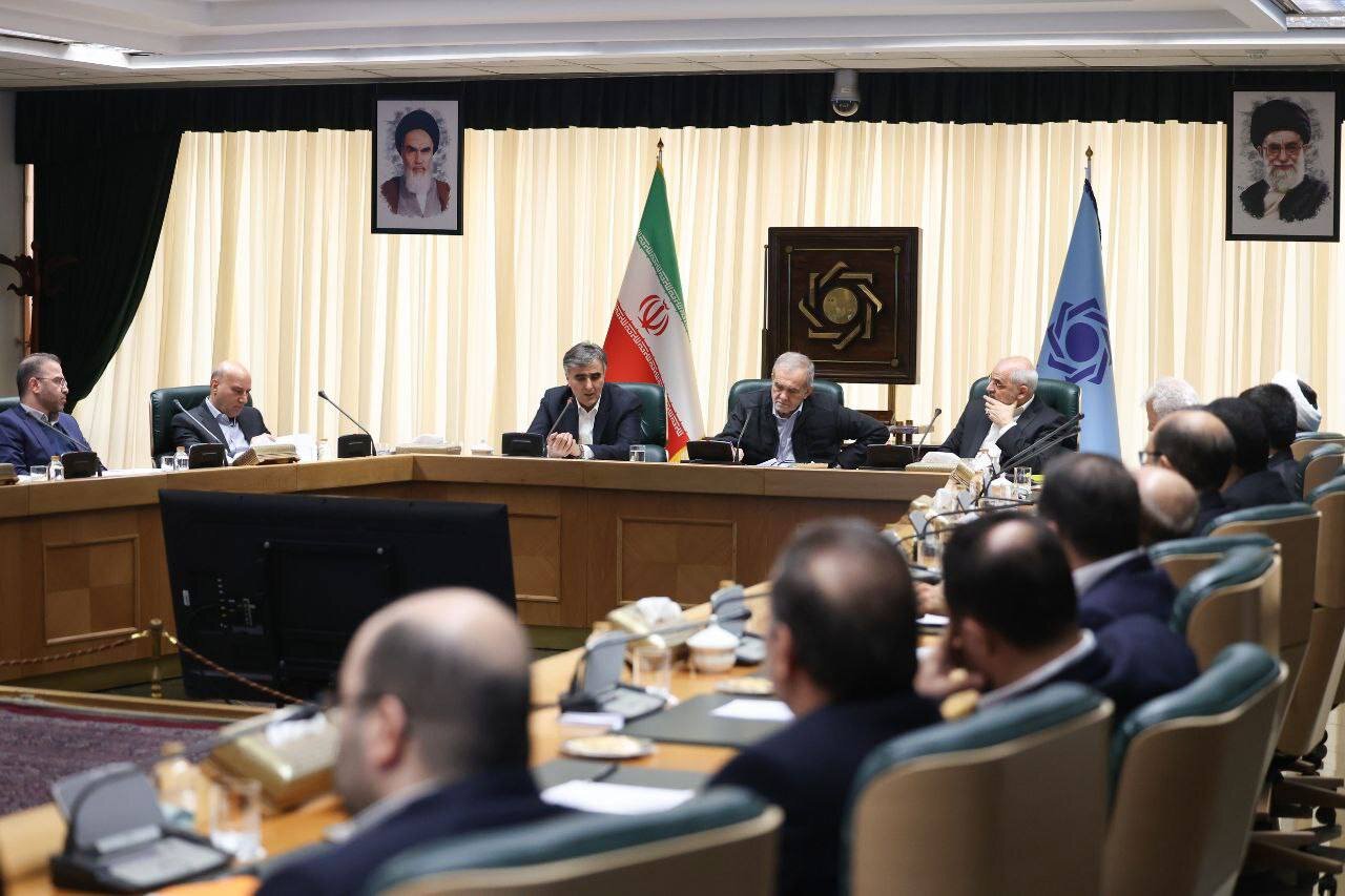 حضور سرزده رئیس‌جمهور در بانک‌مرکزی | تصاویر