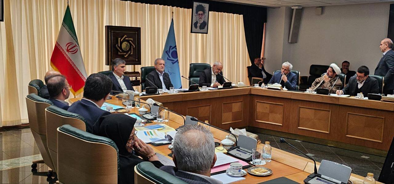 حضور سرزده رئیس‌جمهور در بانک‌مرکزی | تصاویر