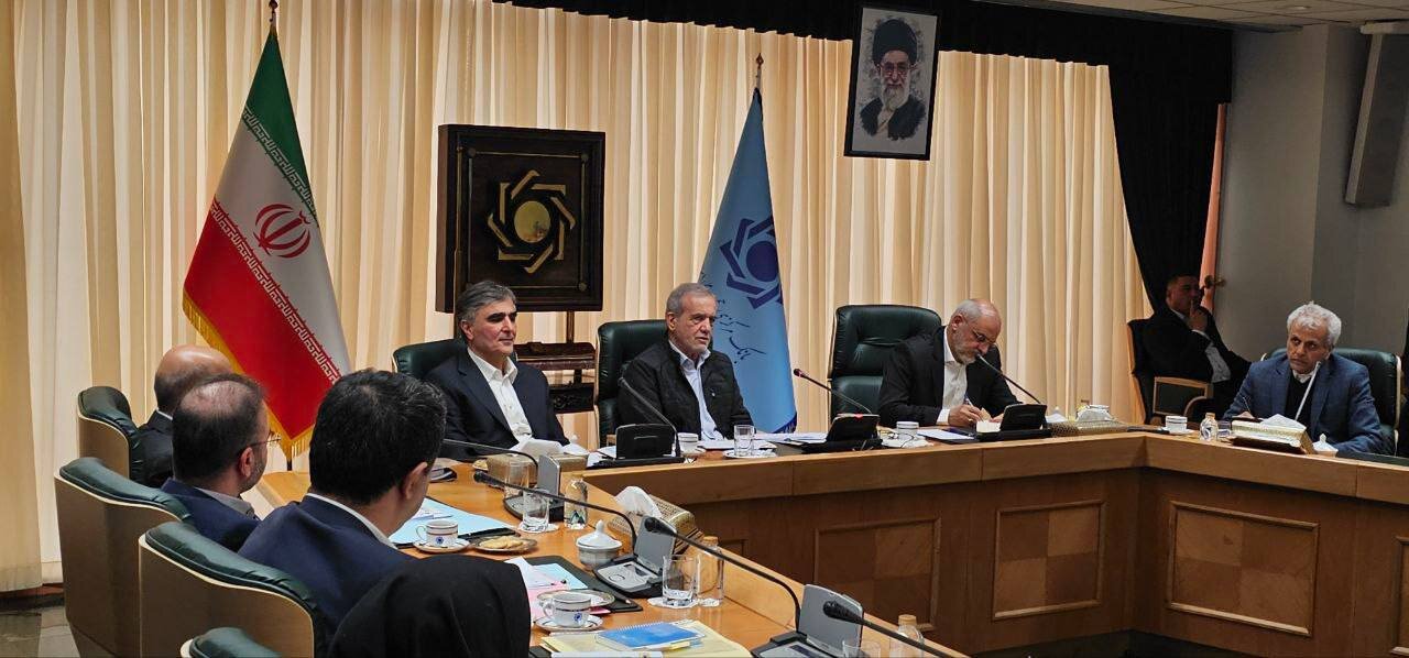 حضور سرزده رئیس‌جمهور در بانک‌مرکزی | تصاویر