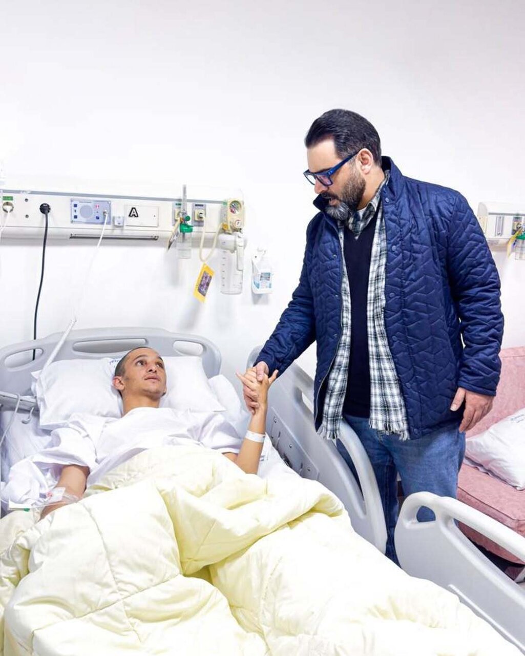 عیادت احسان علیخانی از آرمان امیدی، خواننده بختیاری عصر جدید | عکس