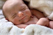 رفع کولیک نوزادان با شیره خرما و آب نبات؛ درست یا غلط؟