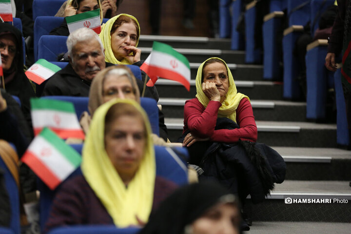 دورهمی موسپیدان در دهکده نشاط