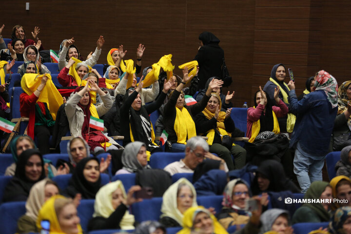 دورهمی موسپیدان در دهکده نشاط